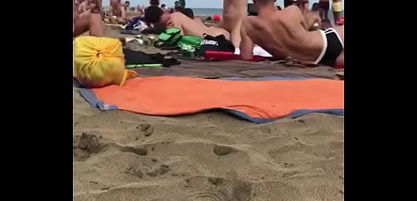  Foda na praia de nudismo gay